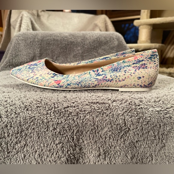 Flats - Picture 5 of 6